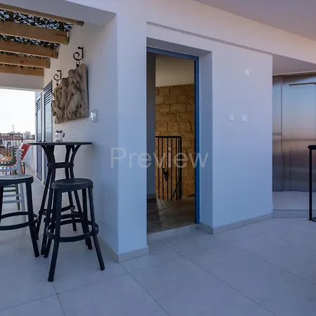 アパート Le Voyageur By The Sea - Furnished ラルナカ