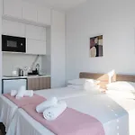 Le Voyageur By The Sea - Furnished Appartamento Larnaca